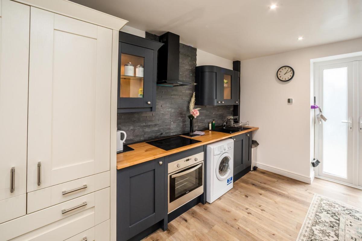 The Cosey Tucked-Away Cottage 2 Or 3 Bedroom Options Huddersfield Rum bild